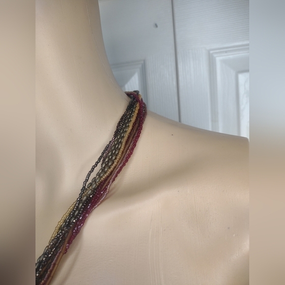 Women's beaded pendant necklace - Picture 2 of 5